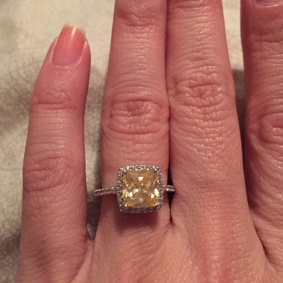 Beautiful ring! - Picture 3 of 4